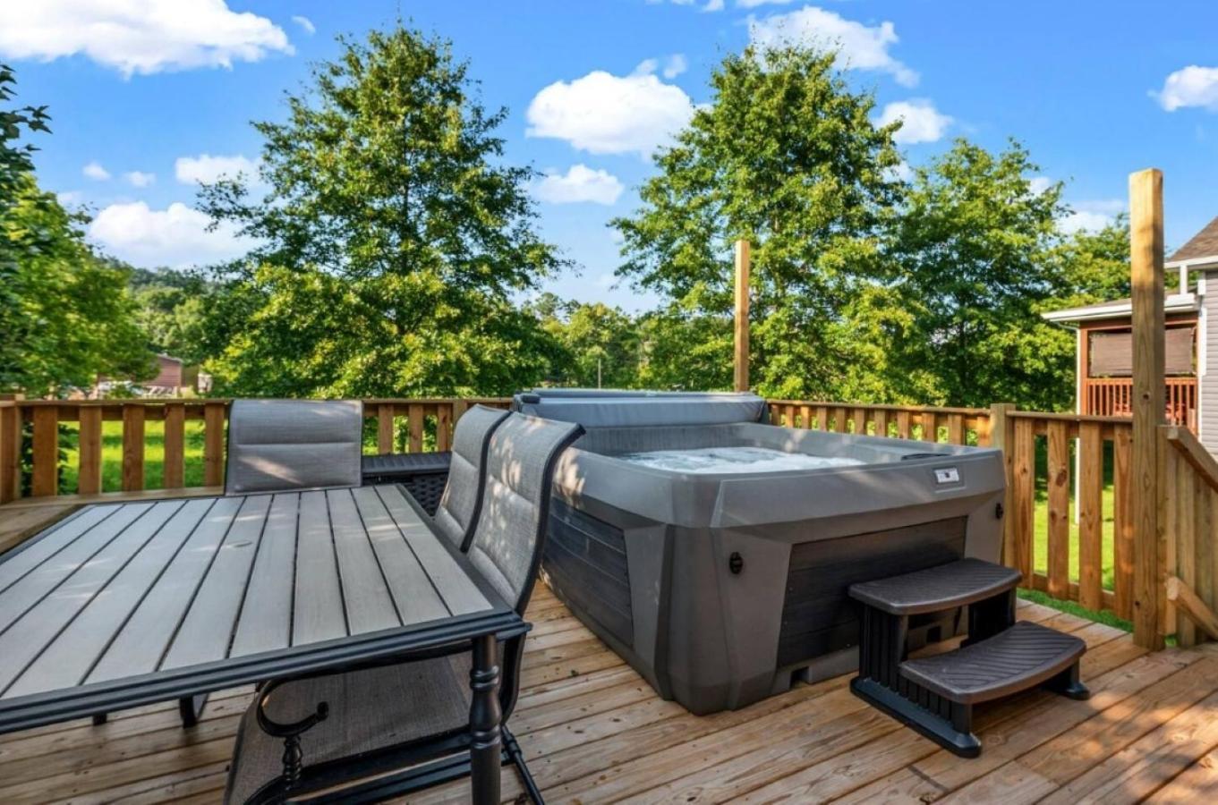 Creekside Cottage*Hot Tub*Entire Home-Pigeon Forge Bagian luar foto
