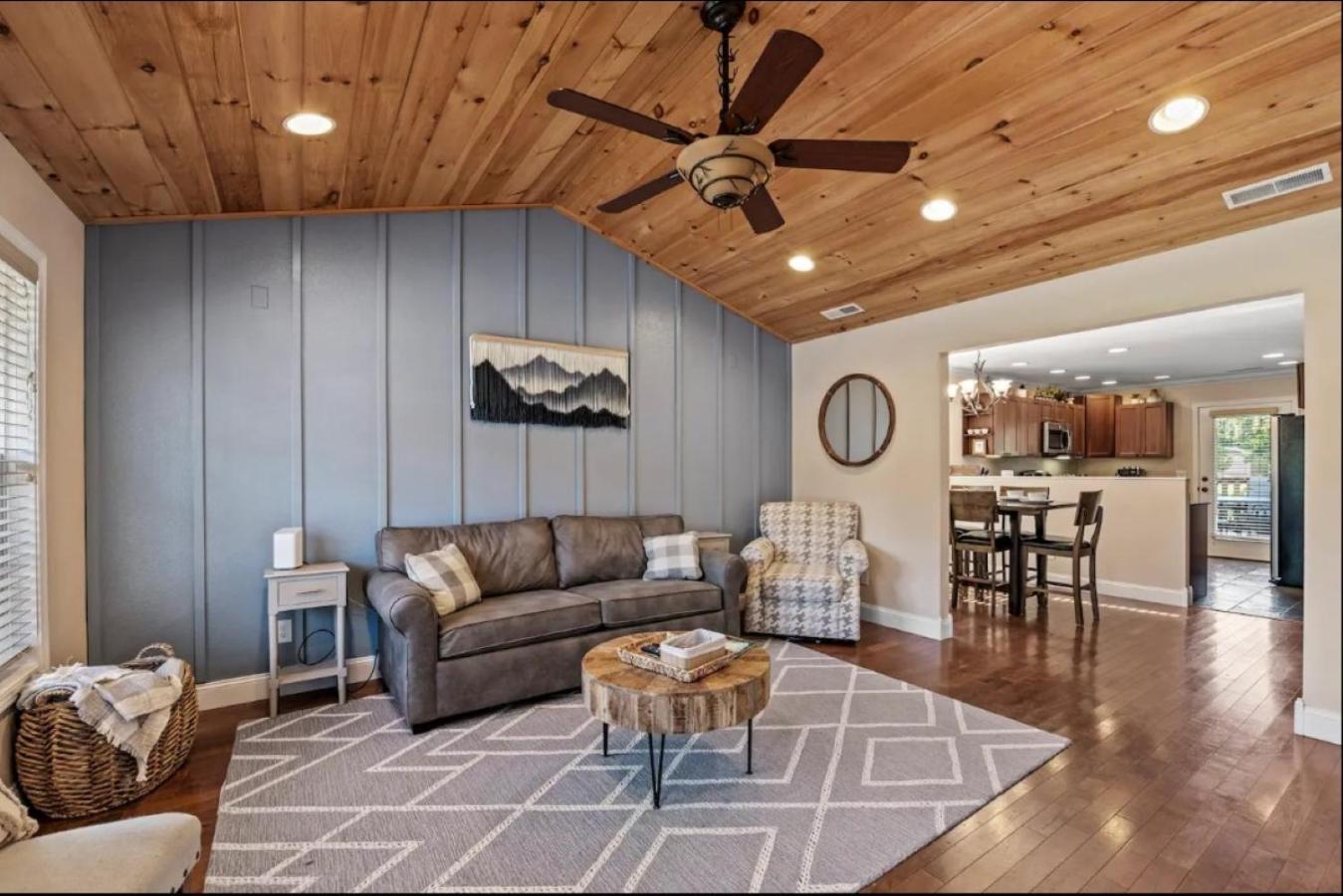 Creekside Cottage*Hot Tub*Entire Home-Pigeon Forge Bagian luar foto